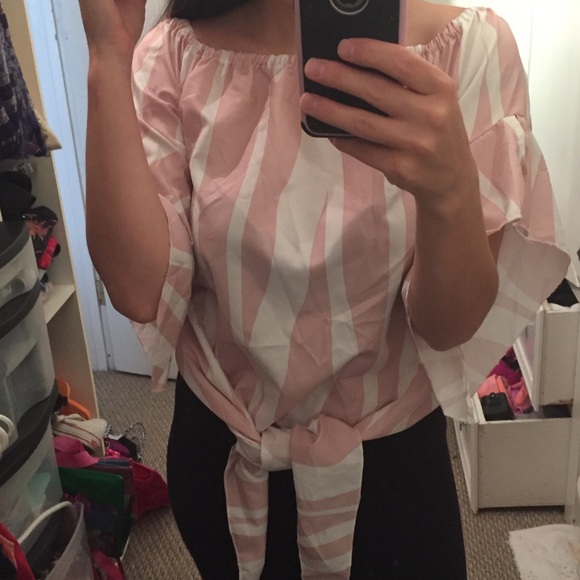 Insta-Fab Crop Top 💗 - Picture 4 of 5